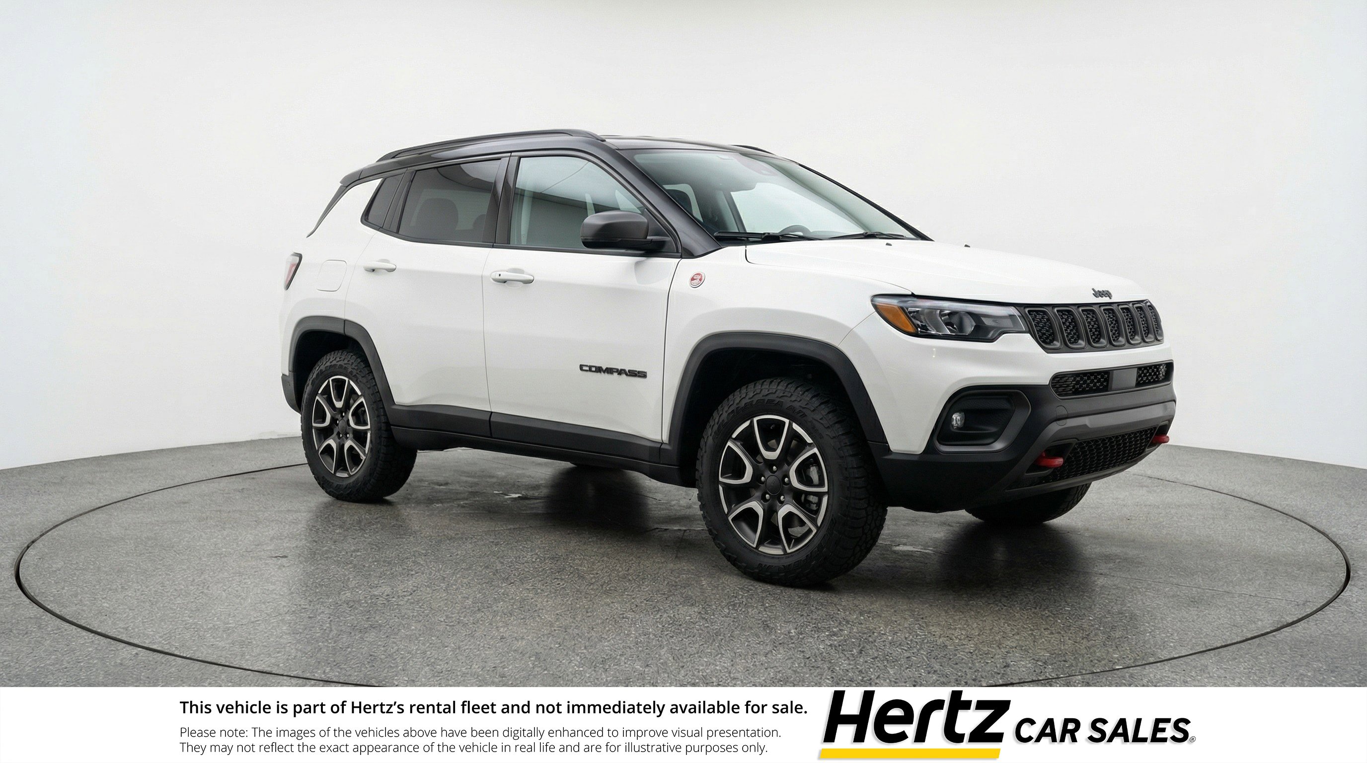 Used 2025 Jeep Compass Trailhawk image 1