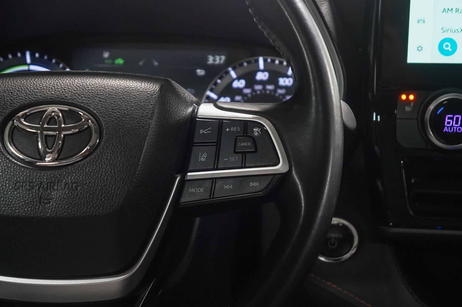 Used 2023 Toyota Highlander Bronze Edition FWD image 11