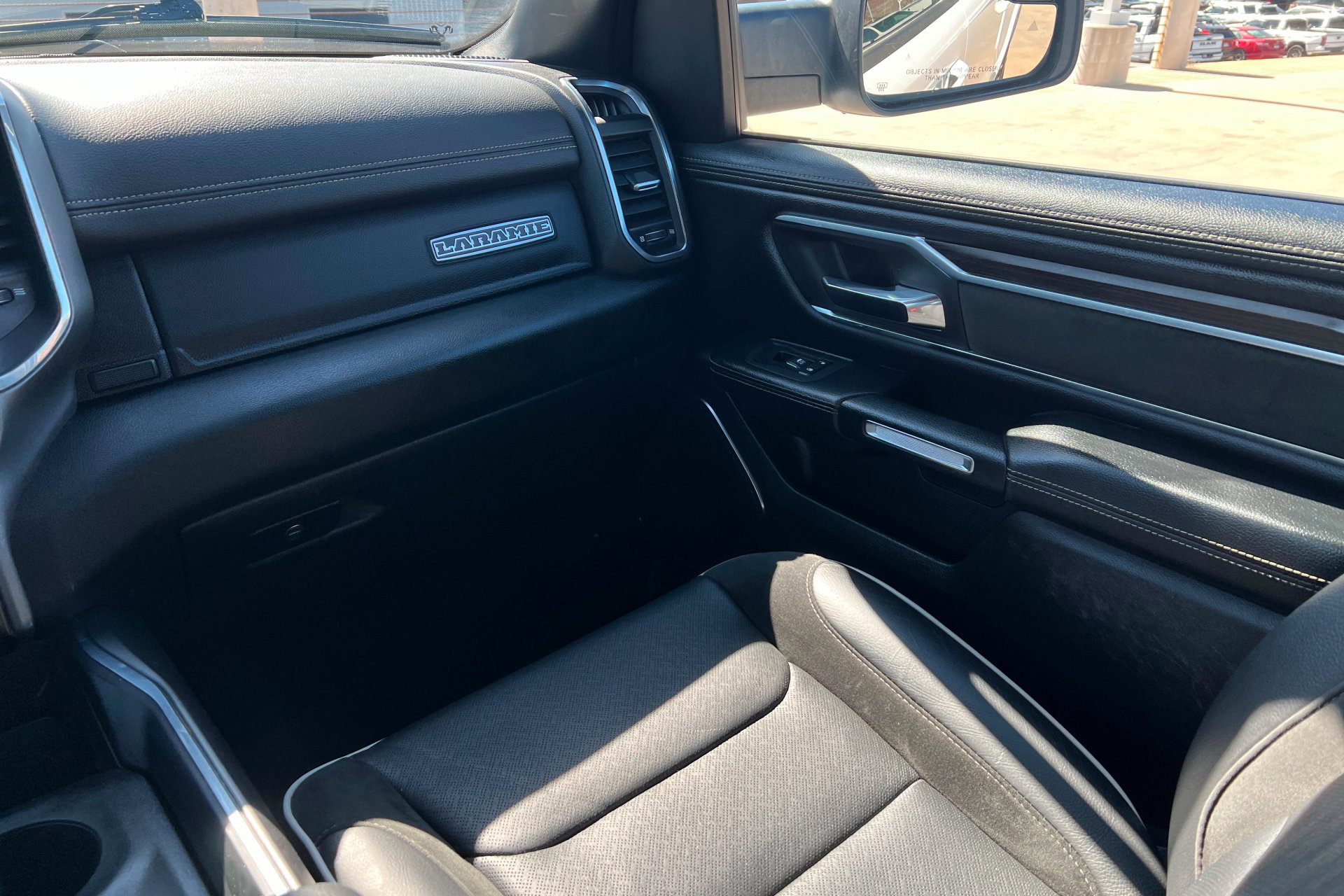 Used 2025 RAM 1500 Laramie image 10