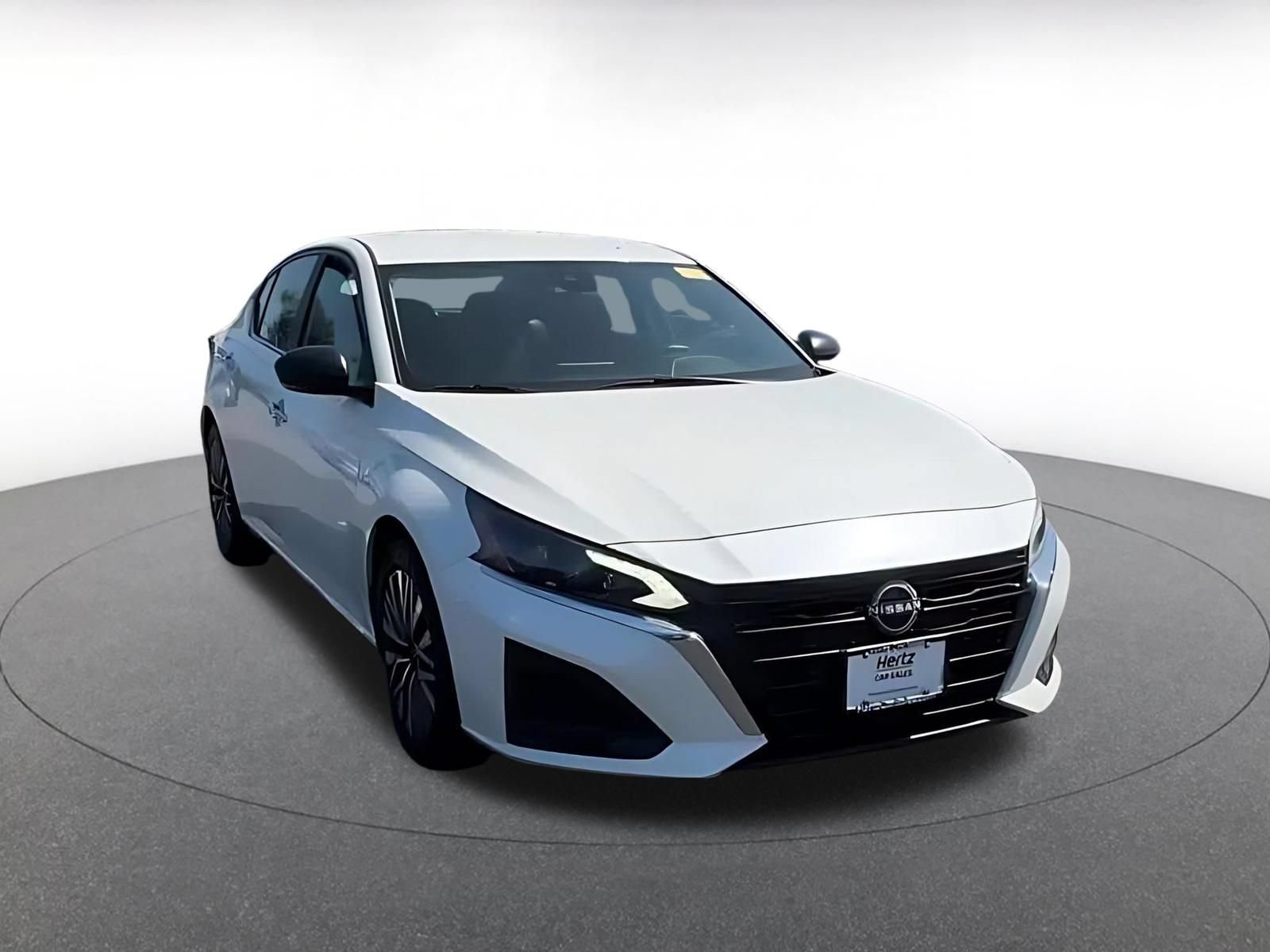 Used 2025 Nissan Altima 2.5 SV FWD image 3