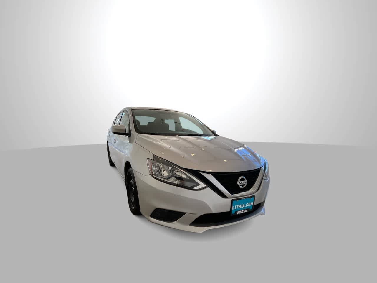 Used 2016 Nissan Sentra SV w/ Driver's Assist Package FWD image 2