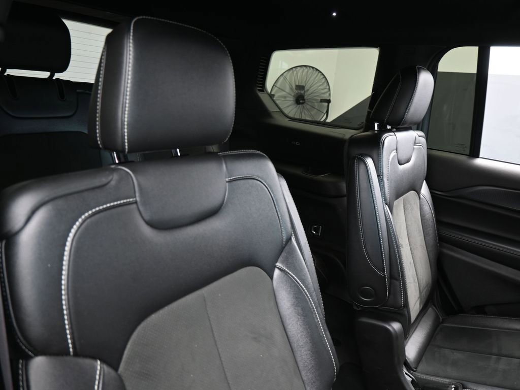 Used 2023 Jeep Grand Cherokee L Laredo AWD/4WD image 38