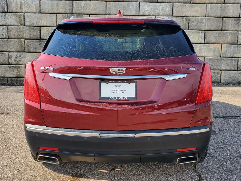 Used 2017 Cadillac XT5 Luxury w/ Driver Awareness Package FWD image 2