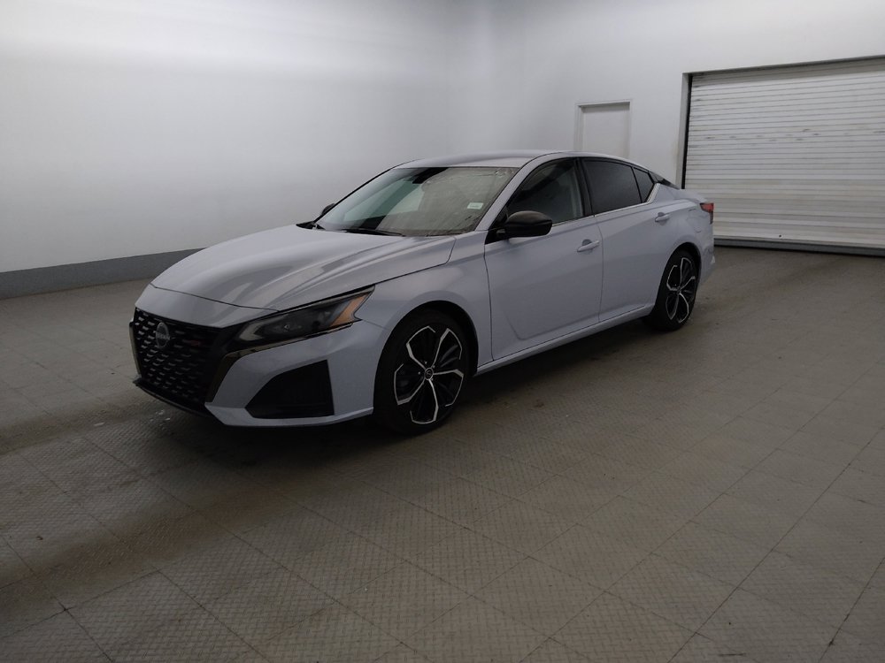 Used 2023 Nissan Altima 2.5 SR FWD image 2