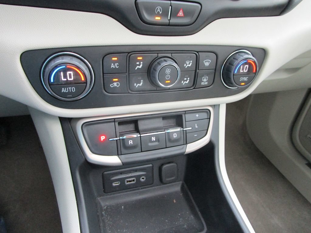 Used 2024 GMC Terrain Denali w/ Denali Premium Package AWD/4WD image 44