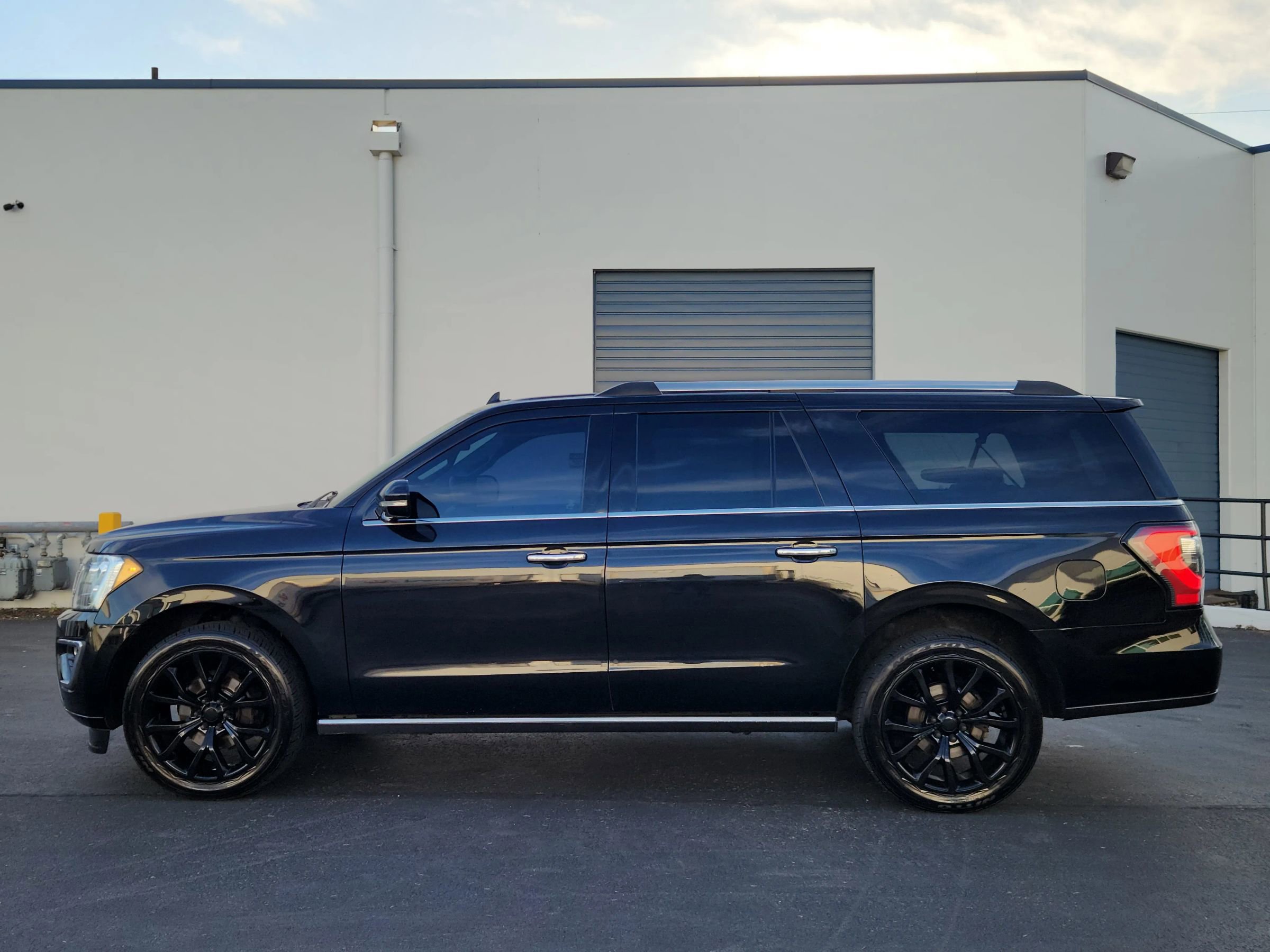 Used 2019 Ford Expedition Max Limited AWD/4WD image 2