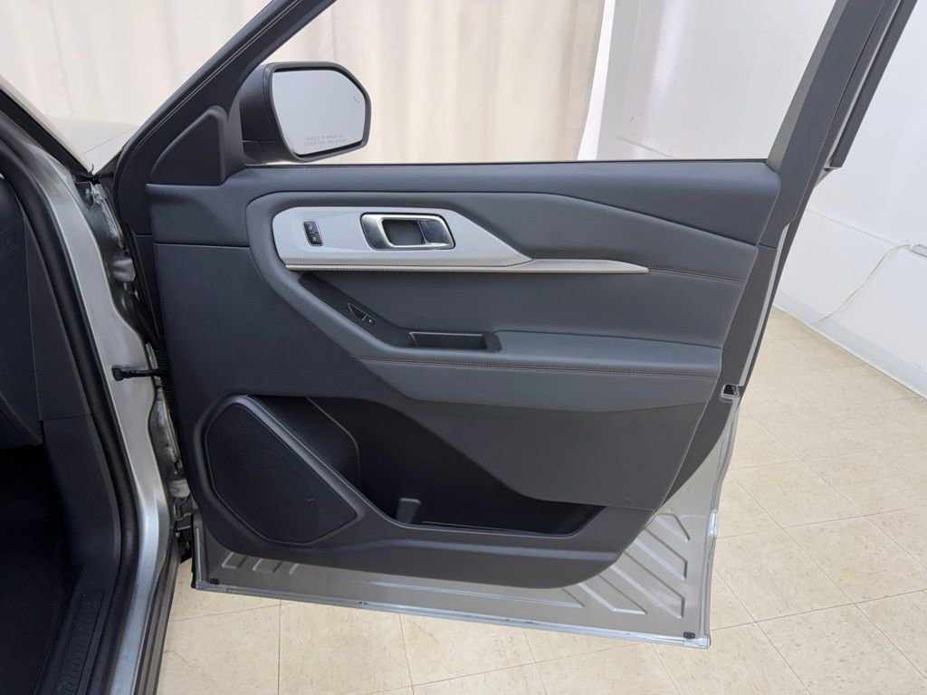 Used 2025 Ford Explorer Active image 10