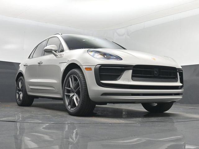 Used 2024 Porsche Macan AWD/4WD image 32
