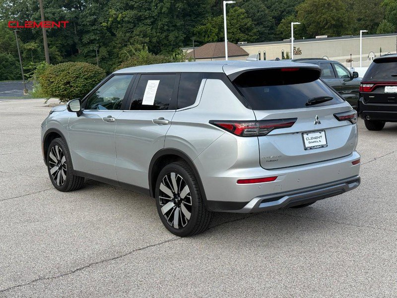Used 2025 Mitsubishi Outlander SE AWD/4WD image 3