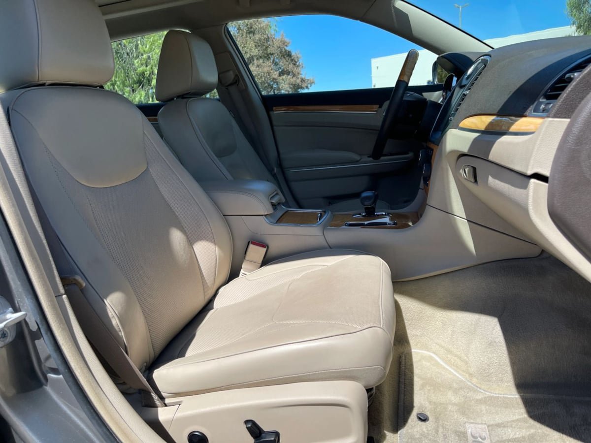 Used 2014 Chrysler 300 C AWD/4WD image 23