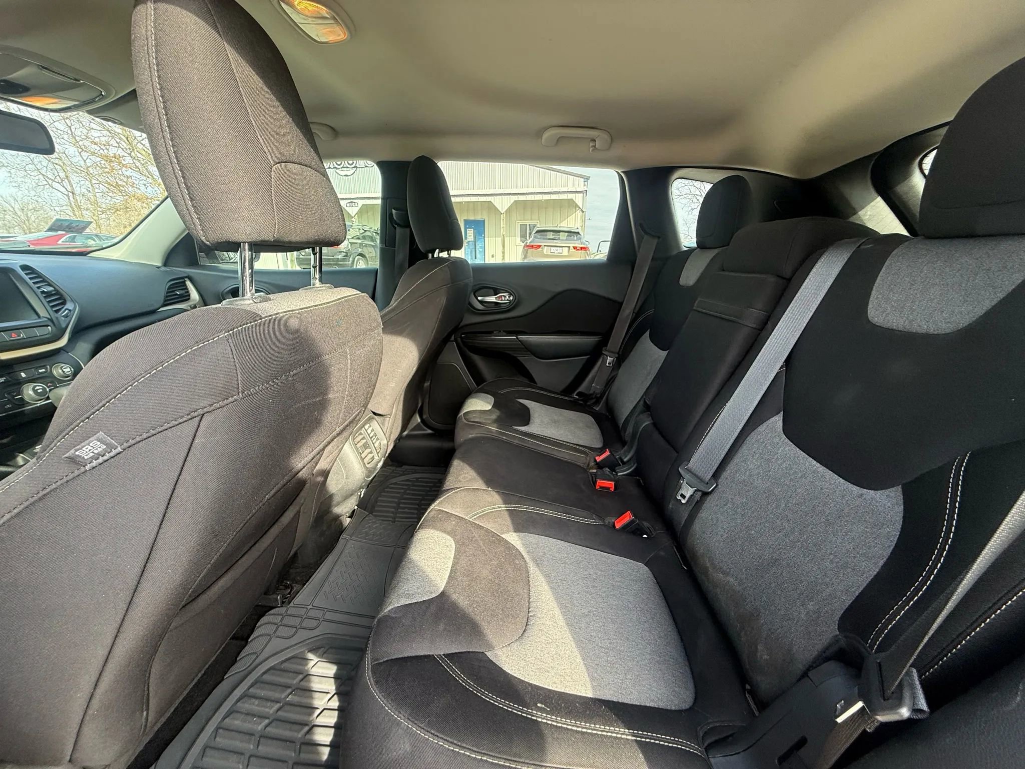 Used 2014 Jeep Cherokee Latitude image 12