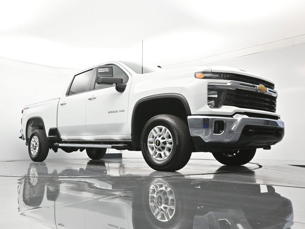 Used 2025 Chevrolet Silverado 2500 LT w/ Convenience Package AWD/4WD image 38