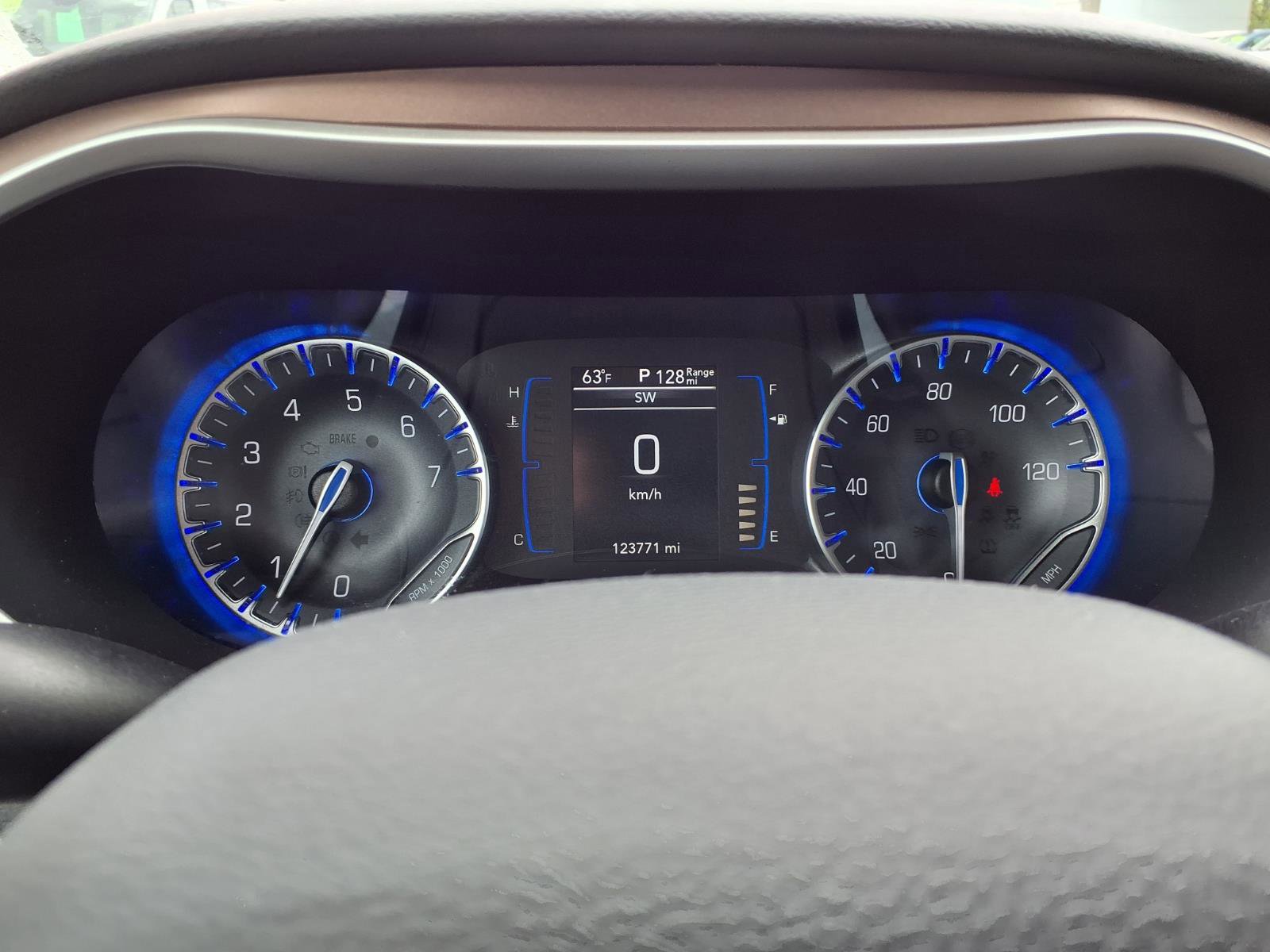 Used 2018 Chrysler Pacifica Touring-L w/ Tire & Wheel Group FWD image 19