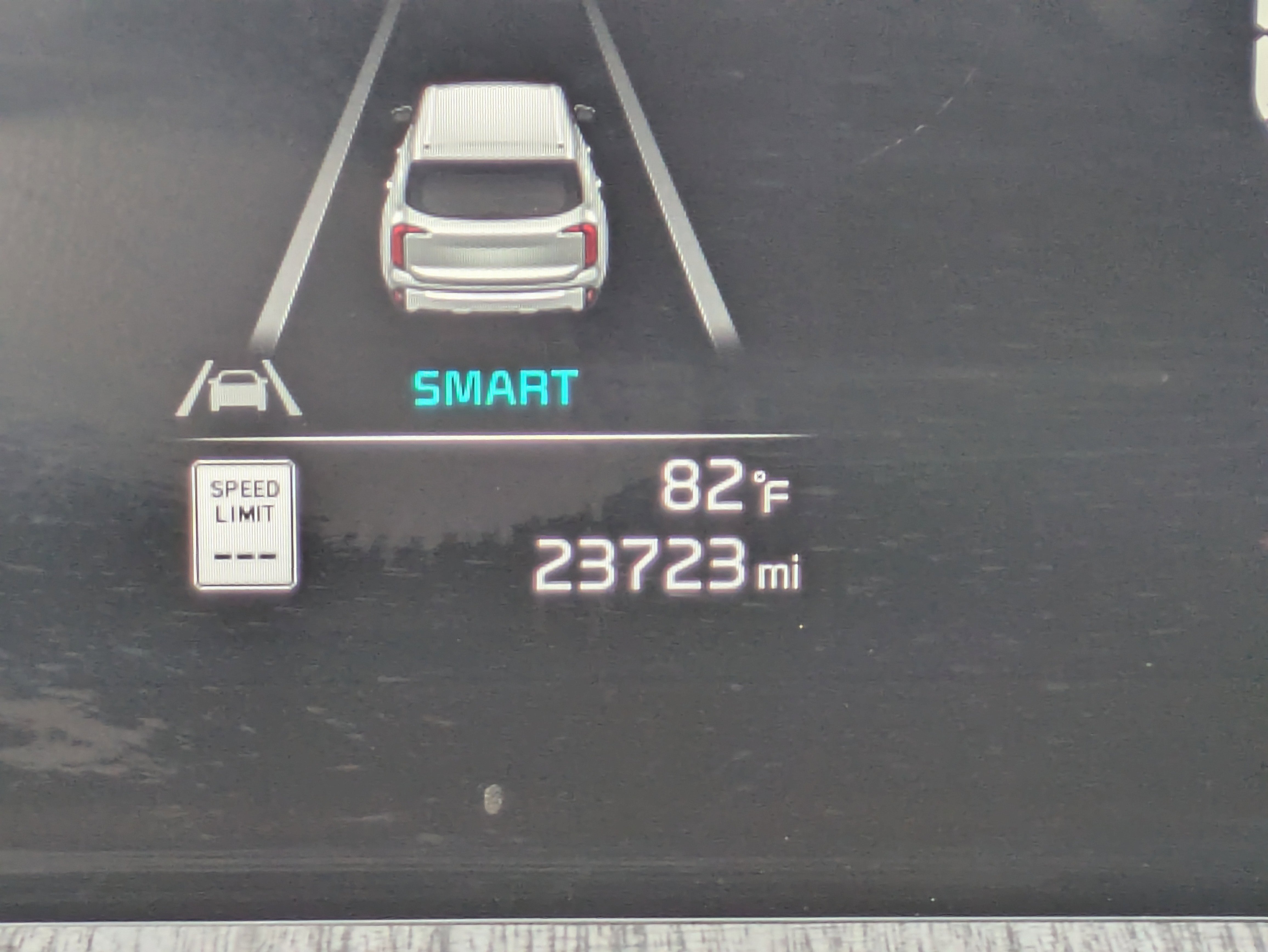 Used 2024 Kia Telluride EX w/ EX Captain's Chair Package image 32