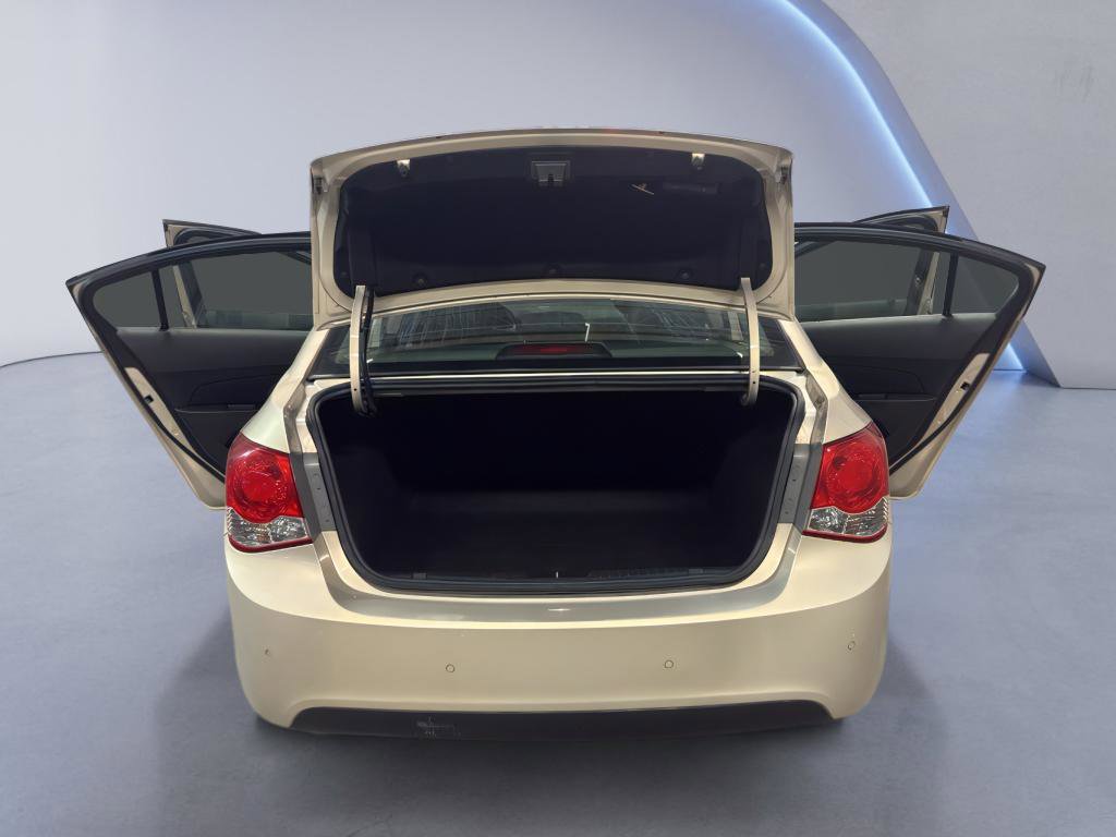 Used 2011 Chevrolet Cruze LT image 11