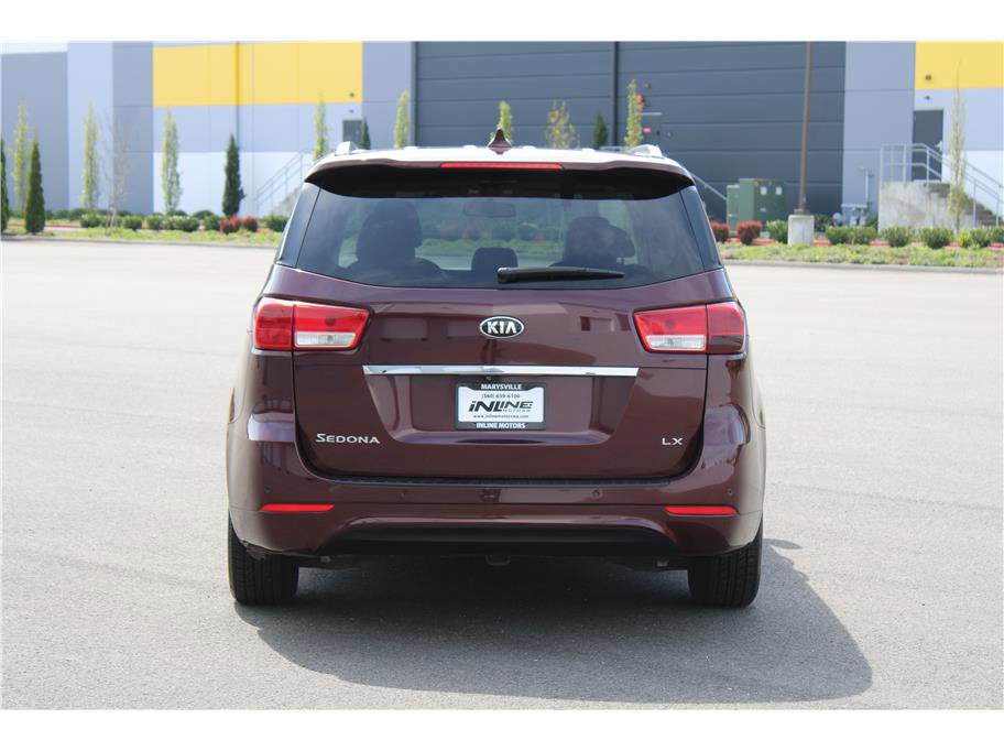 Used 2017 Kia Sedona LX w/ LX Essentials Premium Package FWD image 3