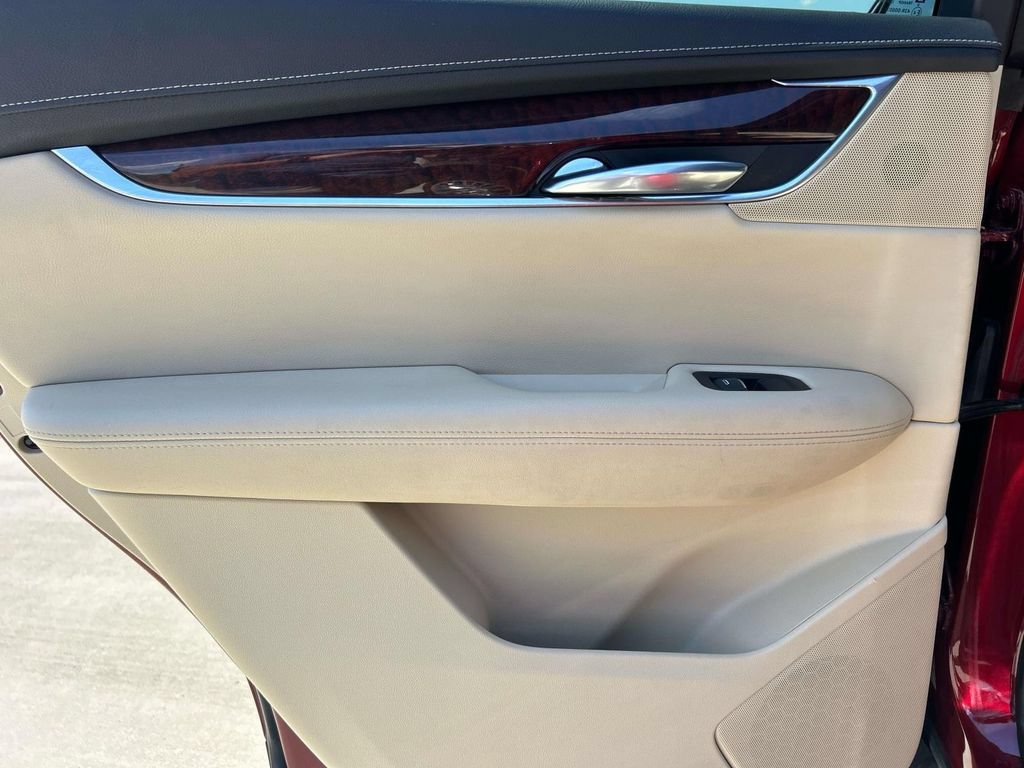 Used 2017 Cadillac XT5 Premium Luxury FWD image 19