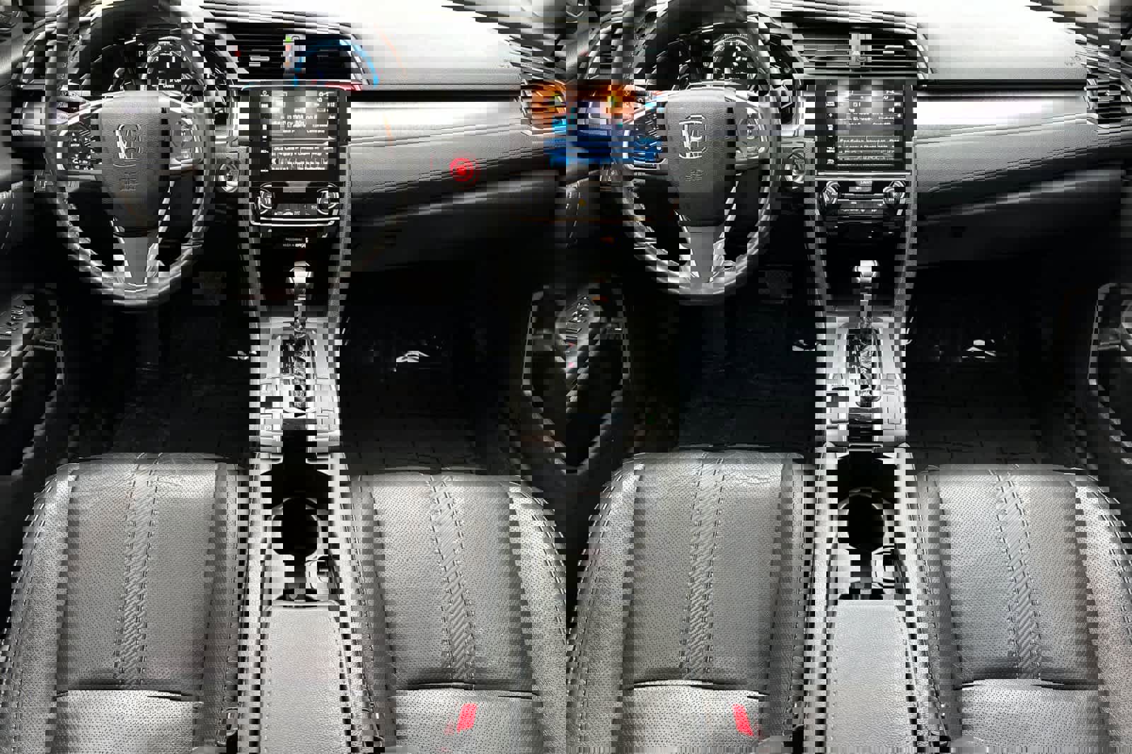 Used 2018 Honda Civic Touring image 3