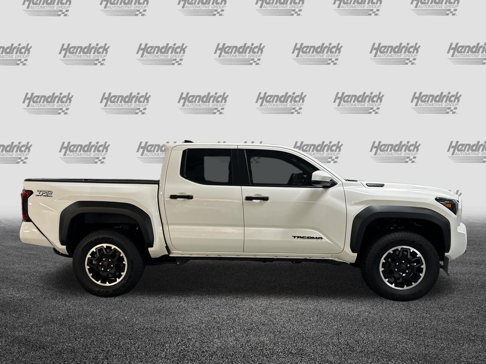 Certified 2025 Toyota Tacoma TRD Off-Road AWD/4WD image 11