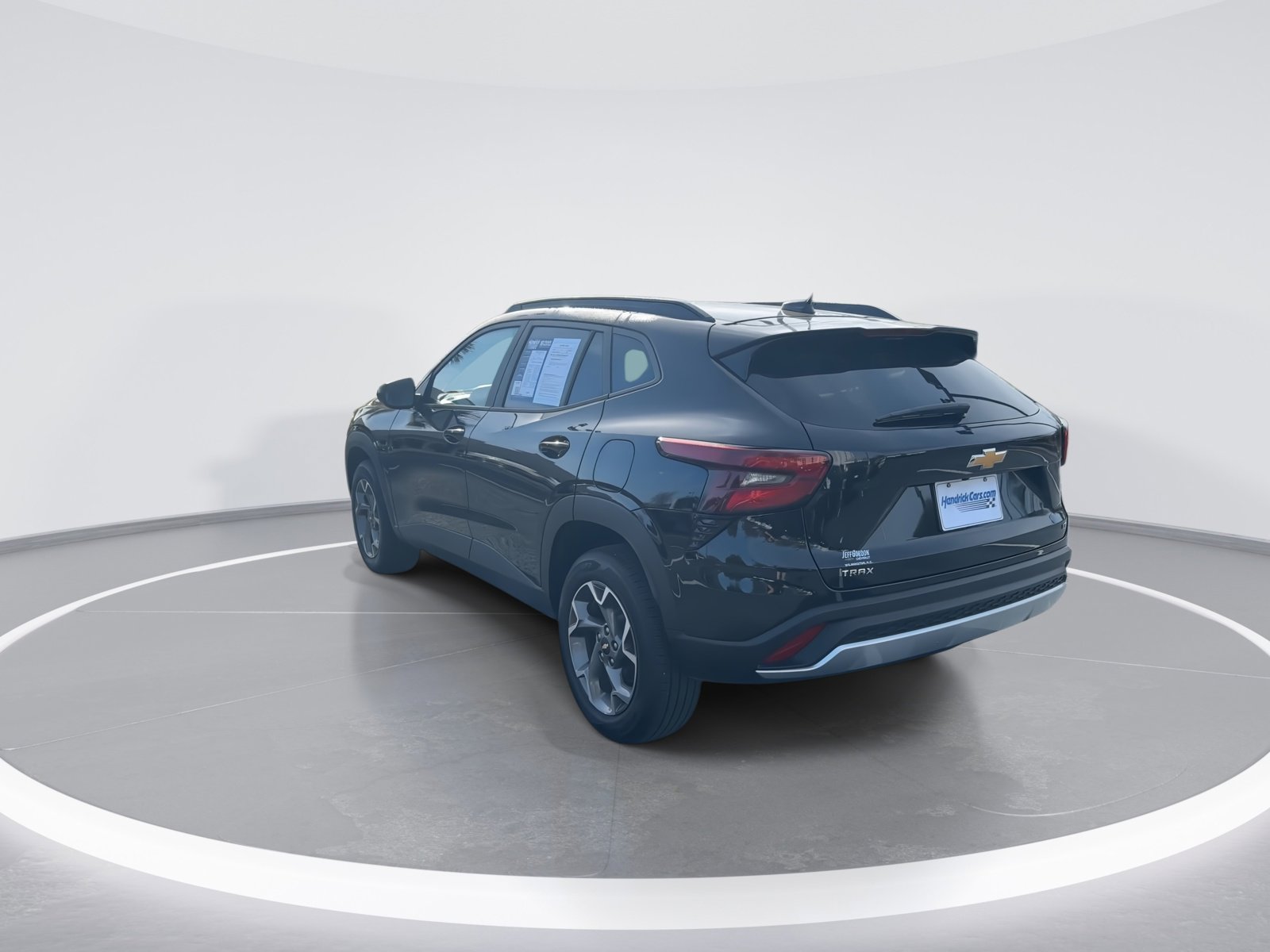 Used 2025 Chevrolet Trax LT w/ LT Convenience Package image 7
