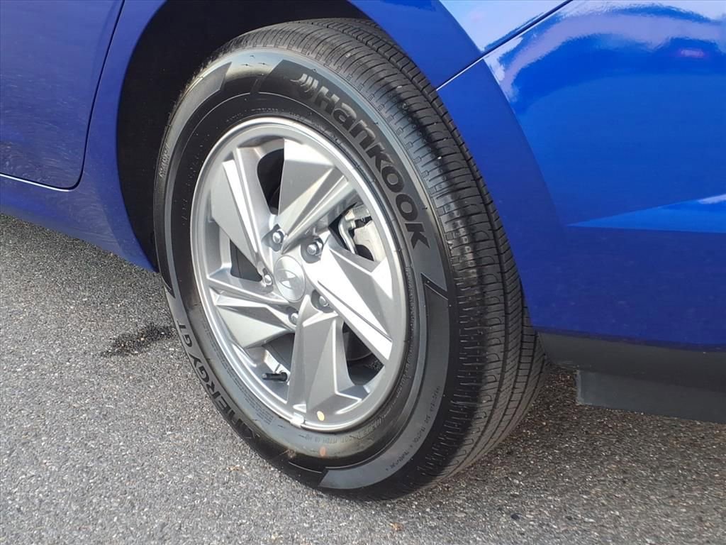 Used 2026 Hyundai Elantra SE image 11