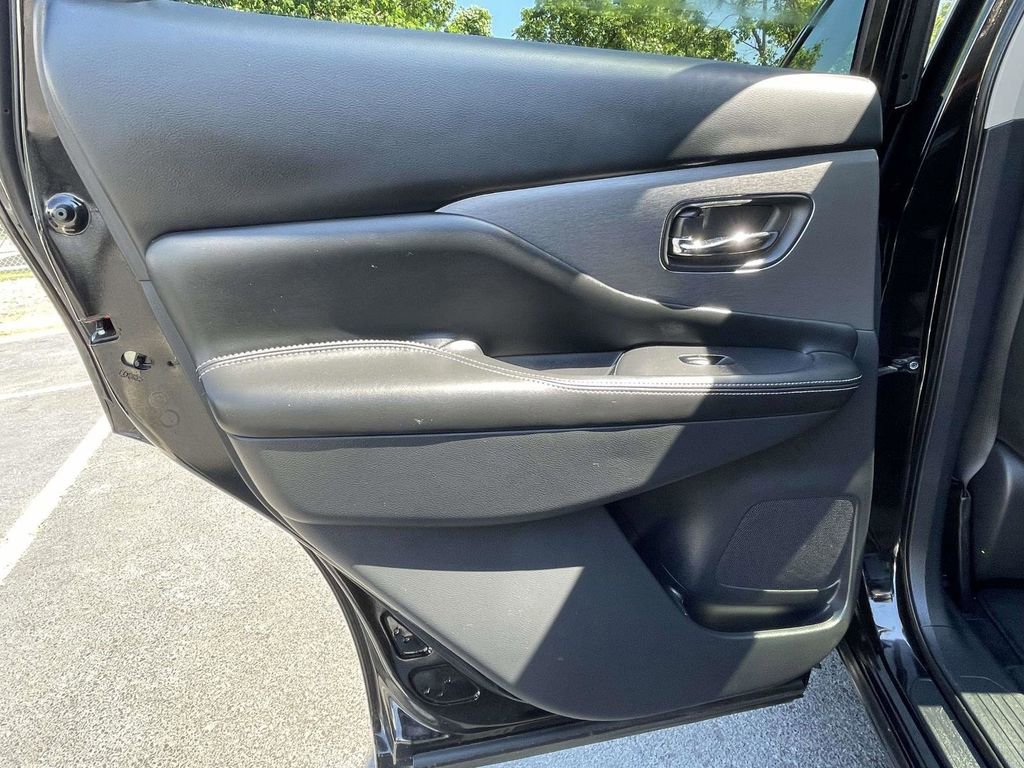 Used 2019 Nissan Murano SV w/ Premium Package AWD/4WD image 16