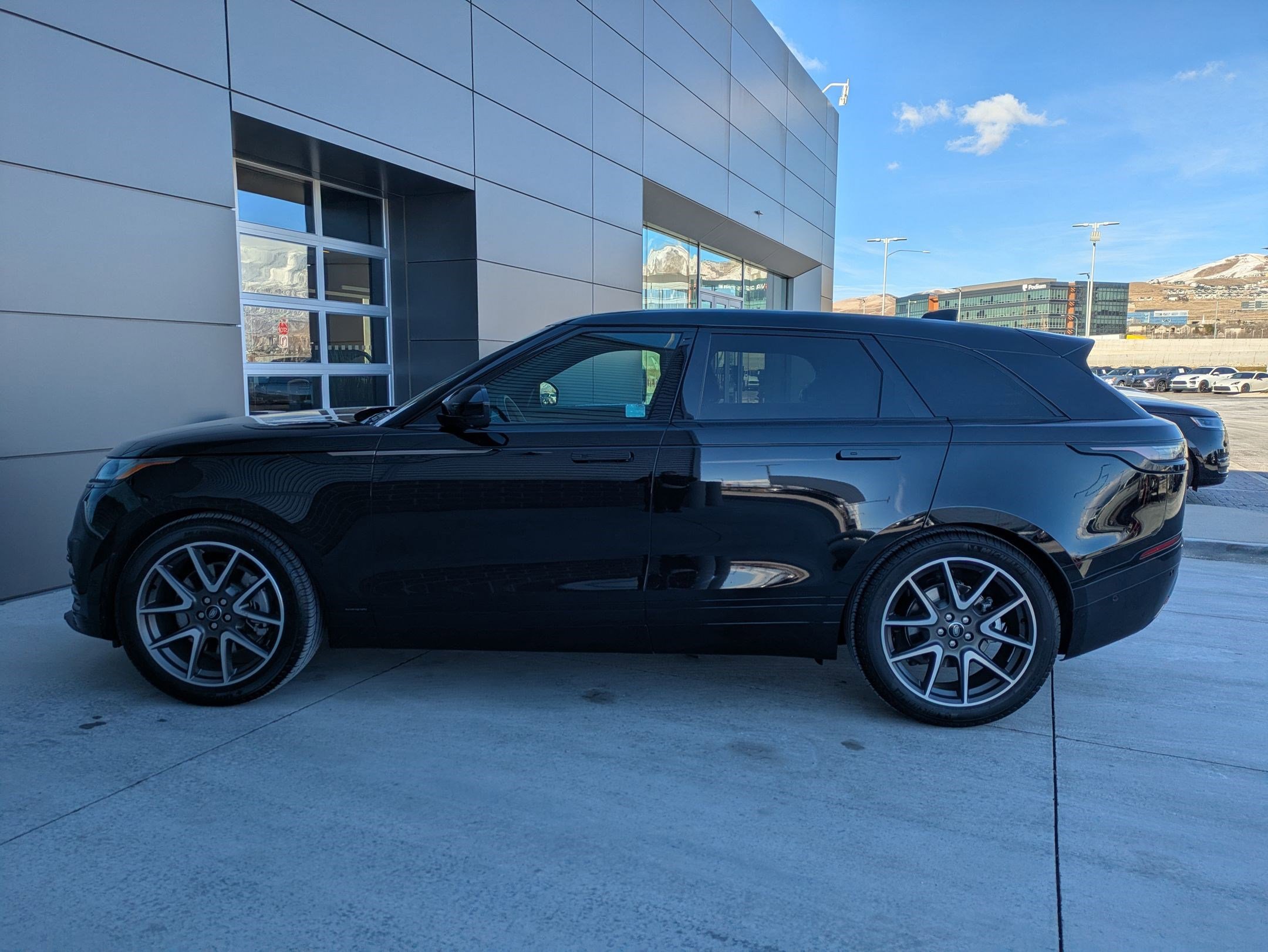 Used 2026 Land Rover Range Rover Velar Autobiography image 11