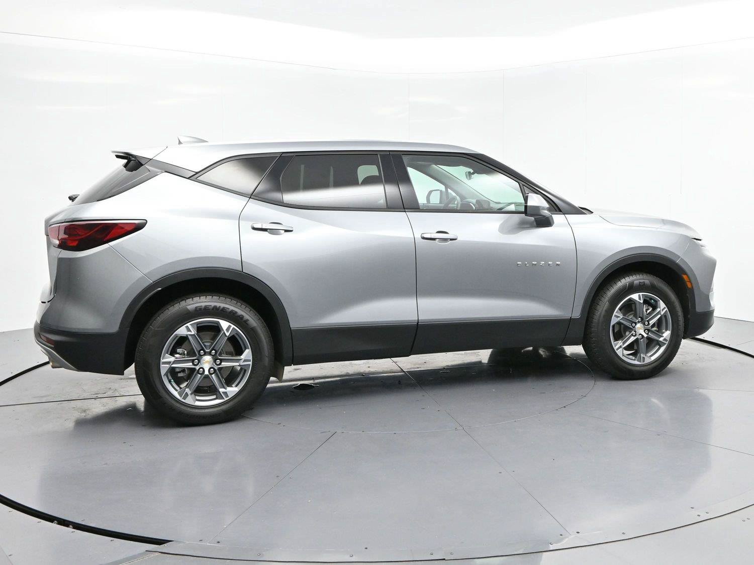 Used 2025 Chevrolet Blazer LT AWD/4WD image 8
