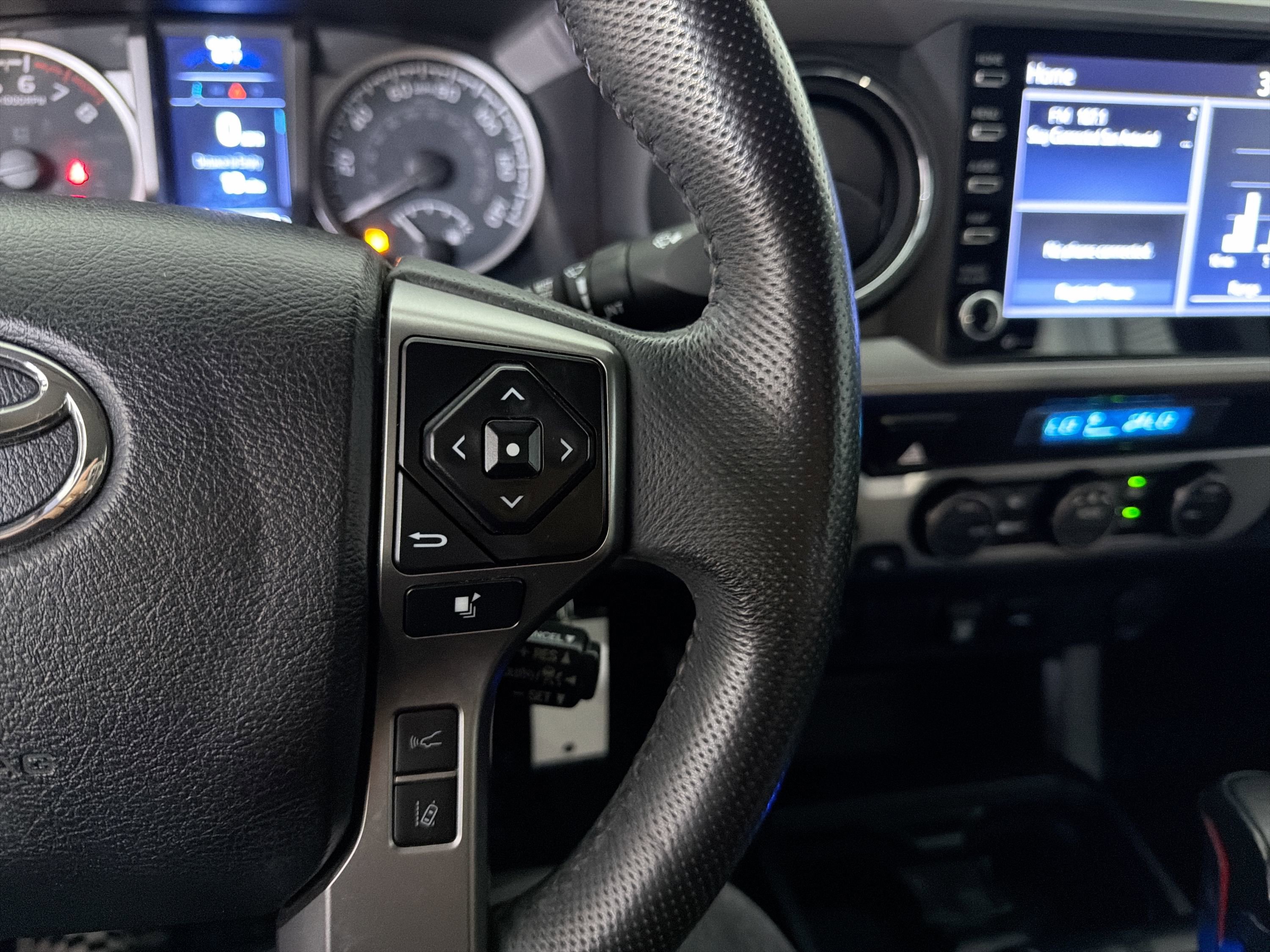 Used 2021 Toyota Tacoma SR5 w/ Technology Package AWD/4WD image 15