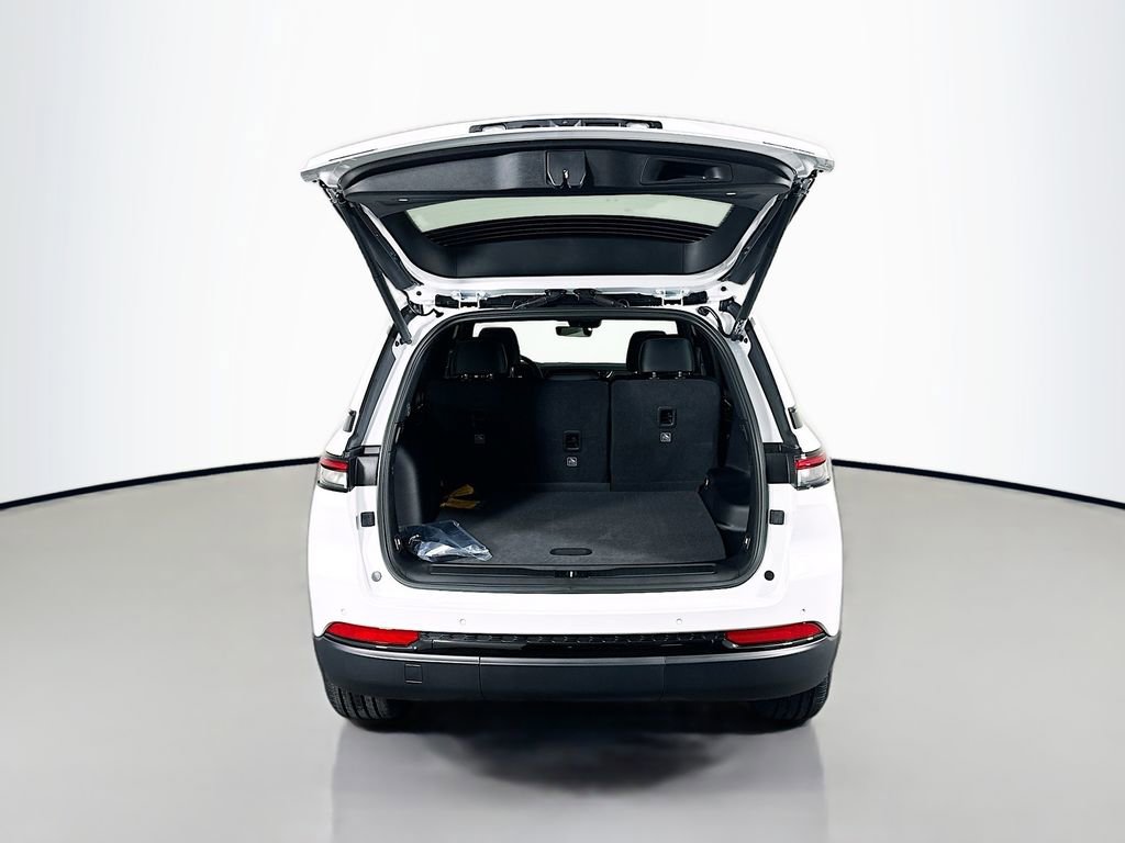 New 2025 Jeep Grand Cherokee Altitude image 16