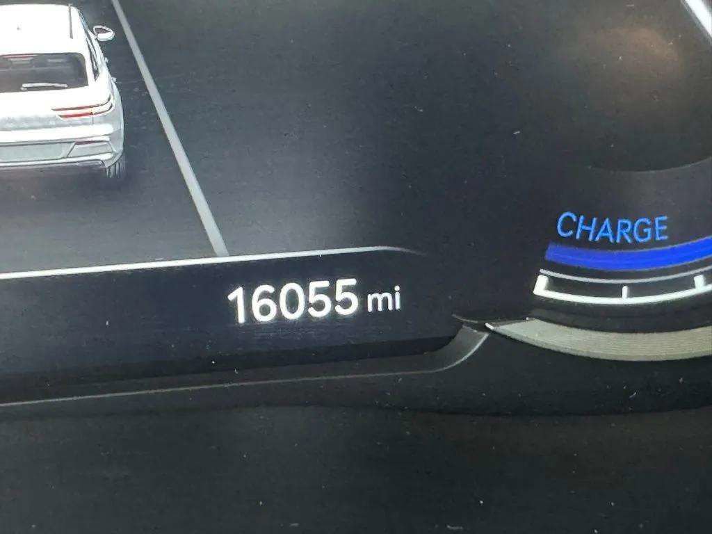 Used 2024 Genesis Electrified GV70 Advanced image 29