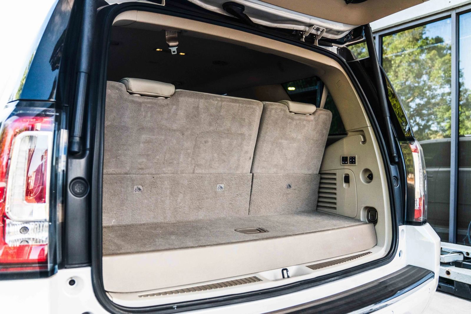 Used 2018 GMC Yukon Denali w/ Open Road Package RWD image 27