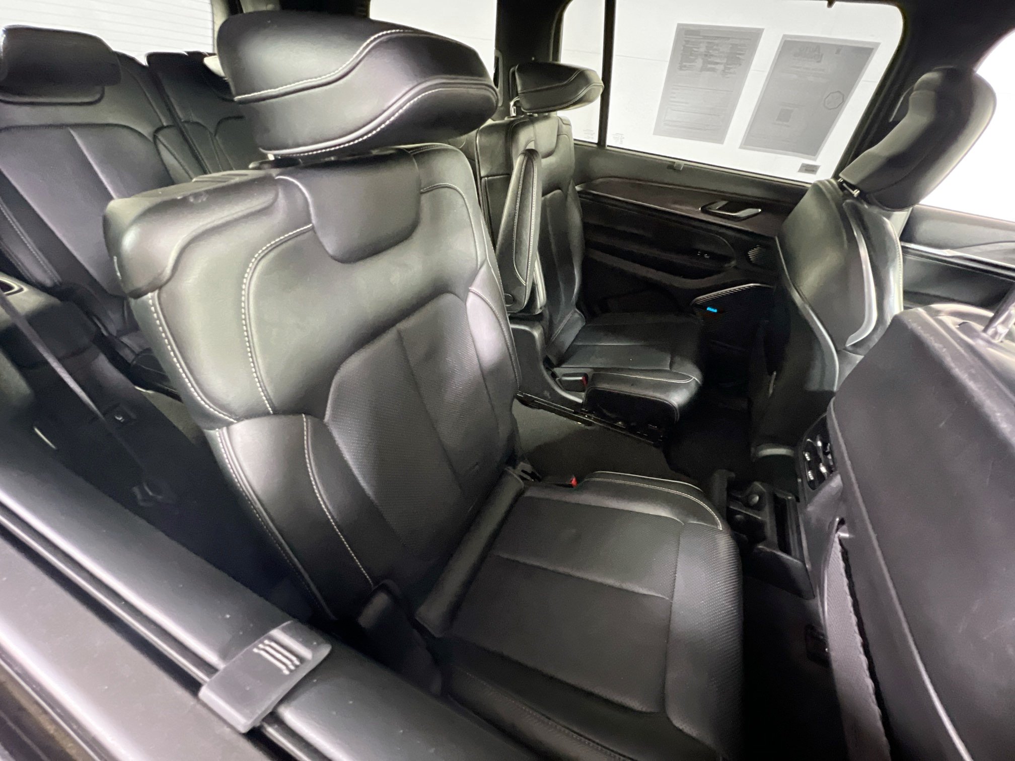 Used 2023 Jeep Grand Cherokee L Overland w/ Luxury Tech Group IV AWD/4WD image 28