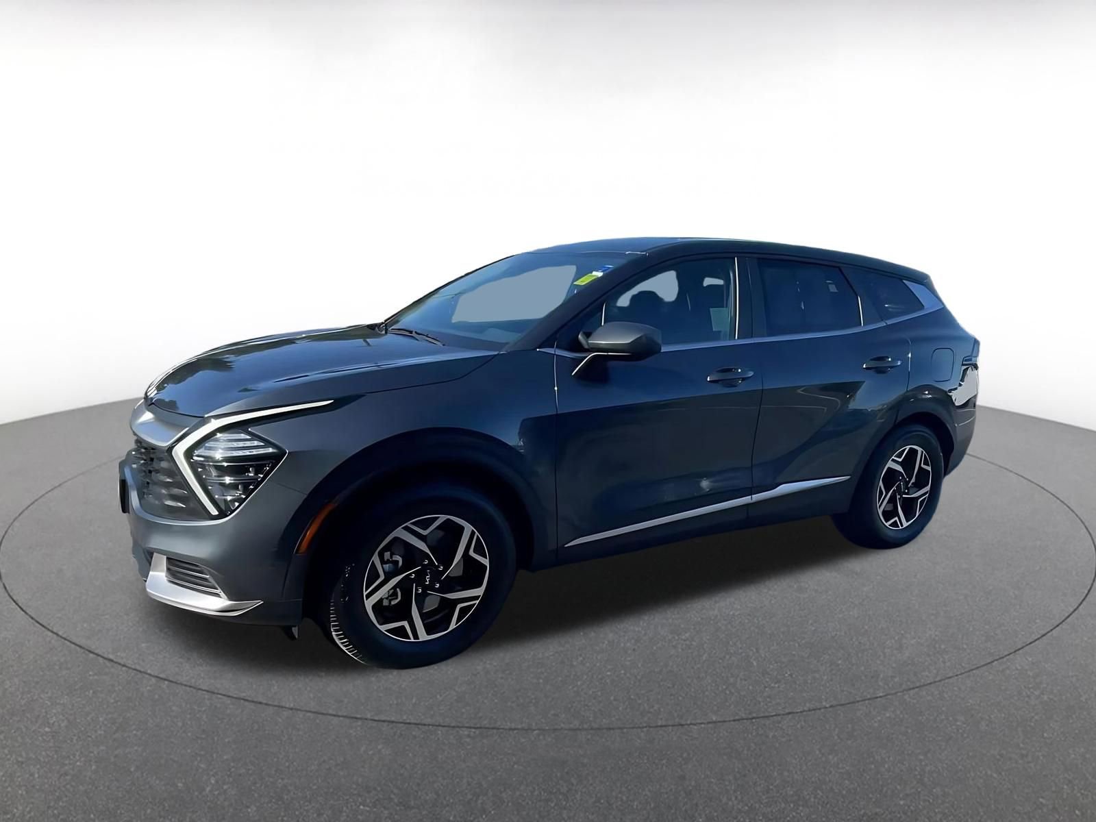 Used 2025 Kia Sportage LX image 8