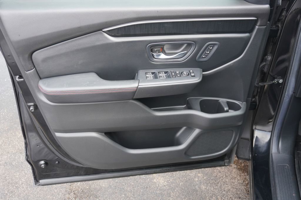 Used 2025 Honda Pilot Black Edition image 11
