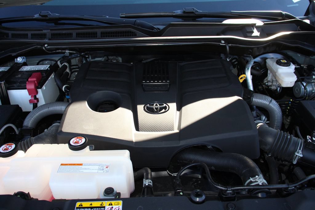 Used 2024 Toyota Tundra Limited AWD/4WD image 28
