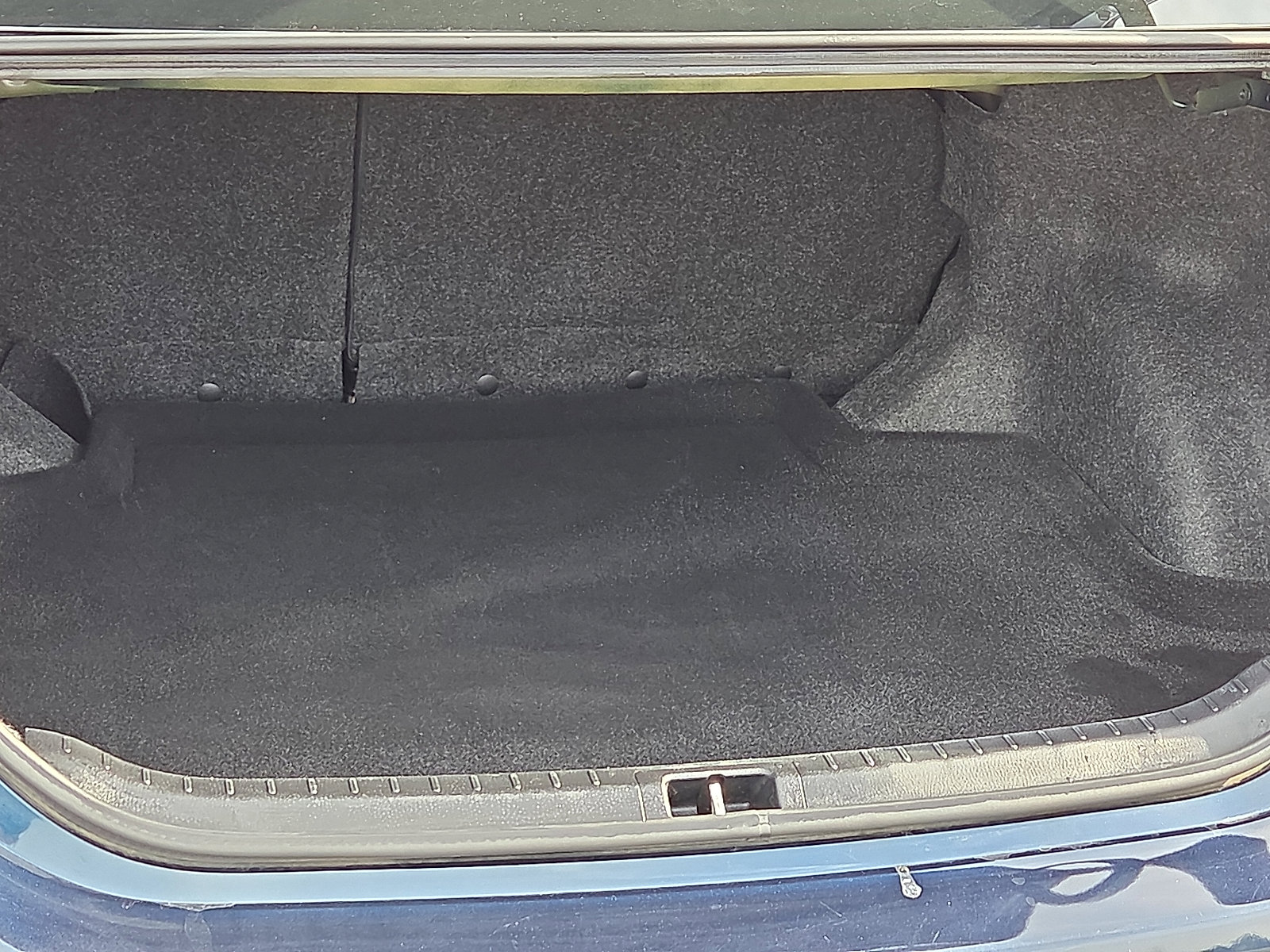 Used 2018 Toyota Corolla LE image 9