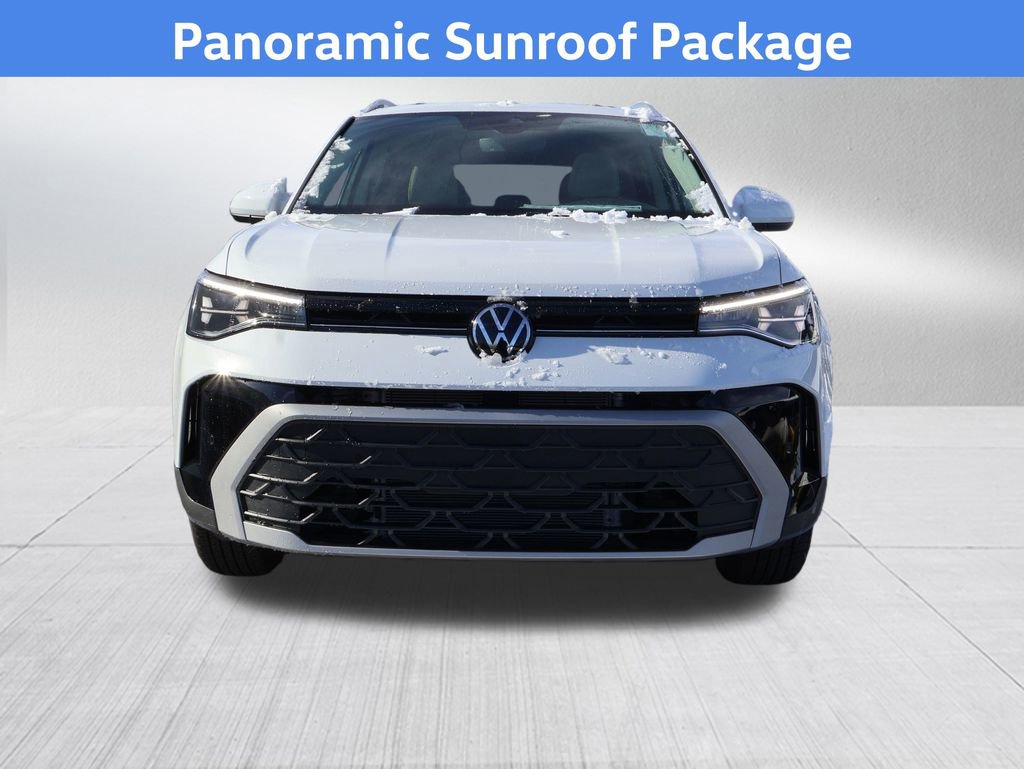 New 2026 Volkswagen Taos SE image 3