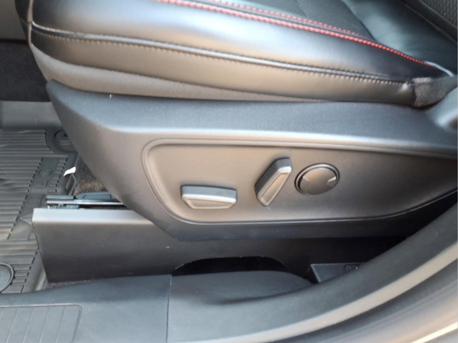 Used 2024 Ford Escape ST-Line w/ Tech Pack #1 AWD/4WD image 17