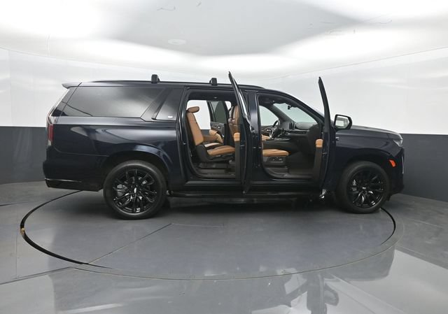 Used 2022 Cadillac Escalade ESV Sport w/ LPO, ONYX Package AWD/4WD image 43
