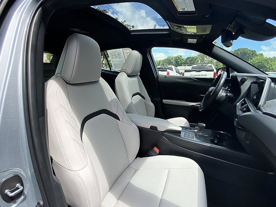 Used 2025 Lexus UX 300h FWD image 19
