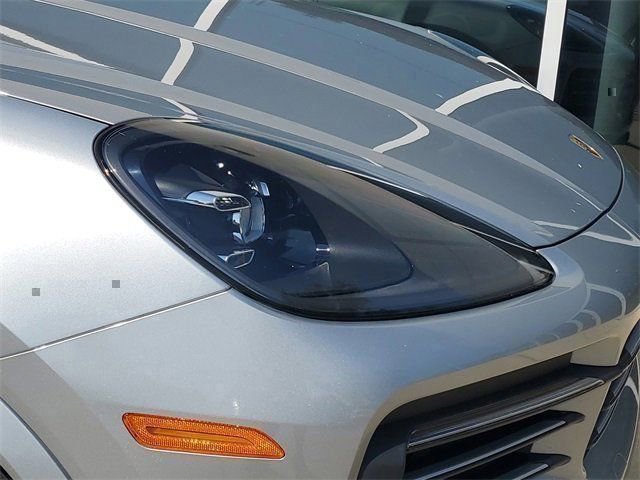 Used 2021 Porsche Cayenne AWD/4WD image 16