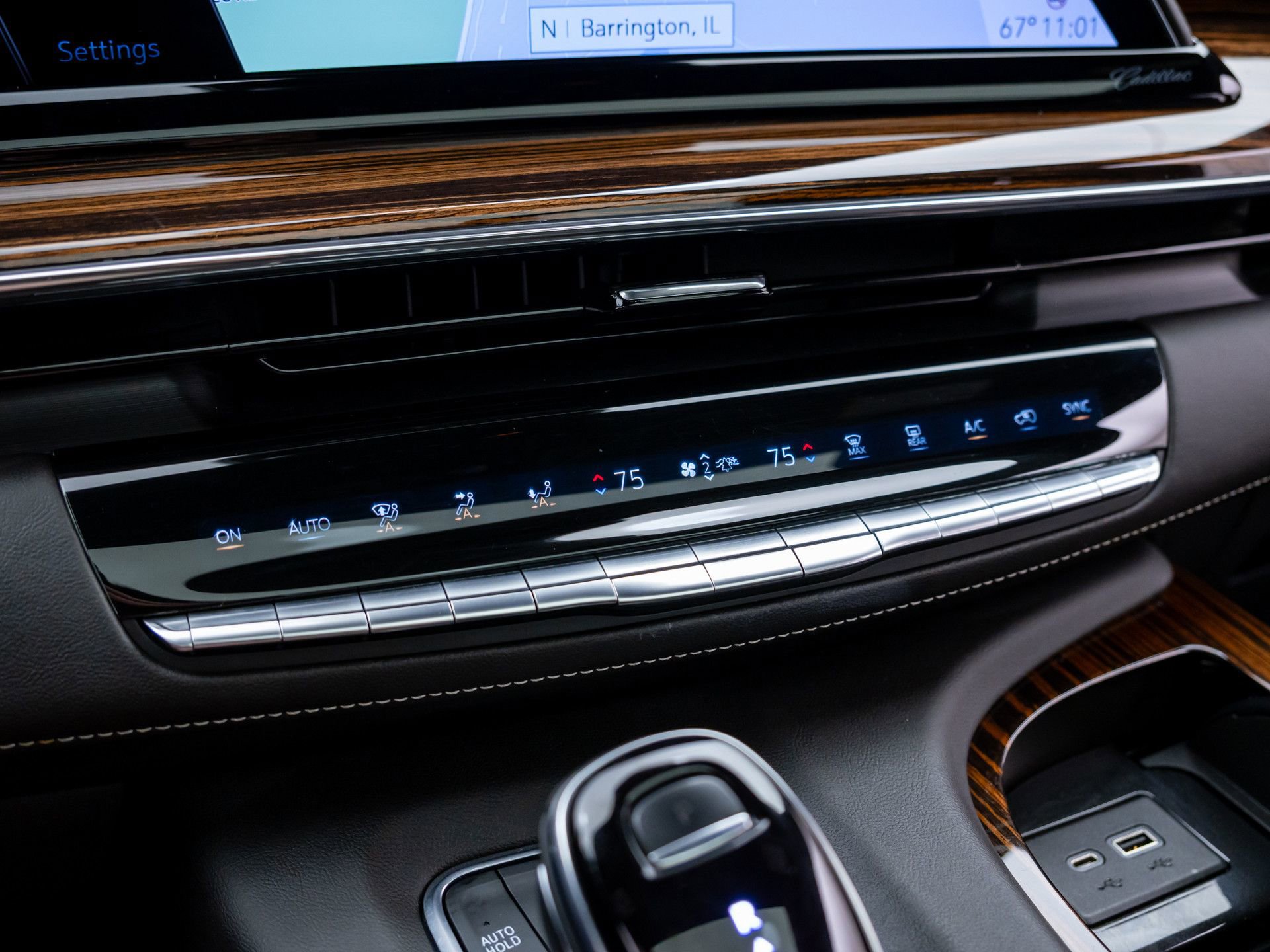 Certified 2021 Cadillac Escalade Premium Luxury AWD/4WD image 31