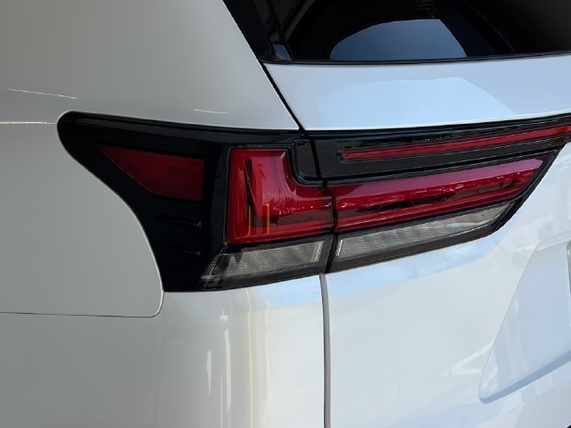 Used 2023 Lexus LX 600 4WD w/ Appearance Package image 18