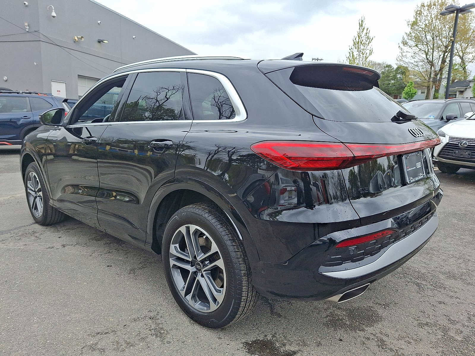 Certified 2025 Audi Q5 Premium w/ 19" Wheel Package AWD/4WD image 22