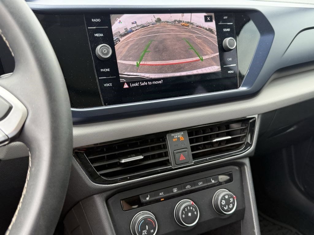Certified 2022 Volkswagen Taos SE FWD image 20