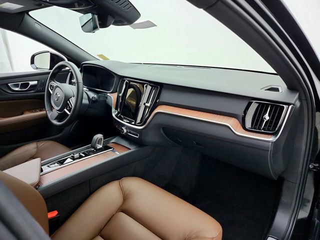 Used 2025 Volvo V60 B5 Cross Country Plus AWD/4WD image 17