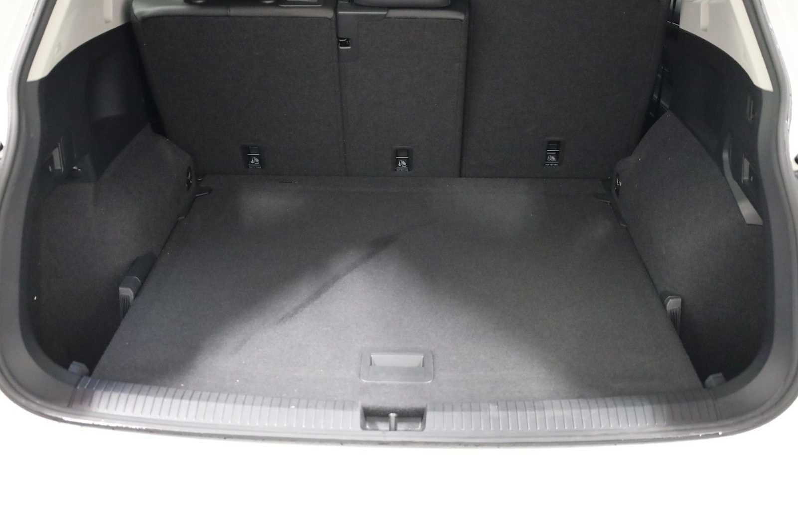 Used 2022 Volkswagen Tiguan SE image 36