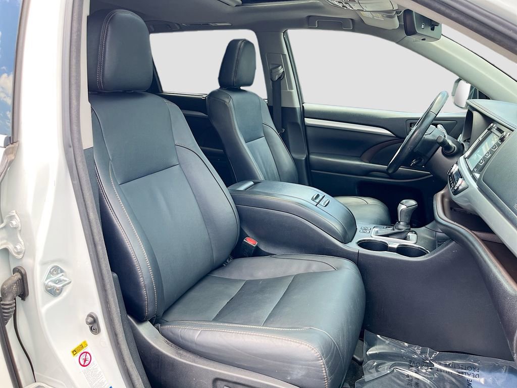Used 2017 Toyota Highlander XLE AWD/4WD image 35
