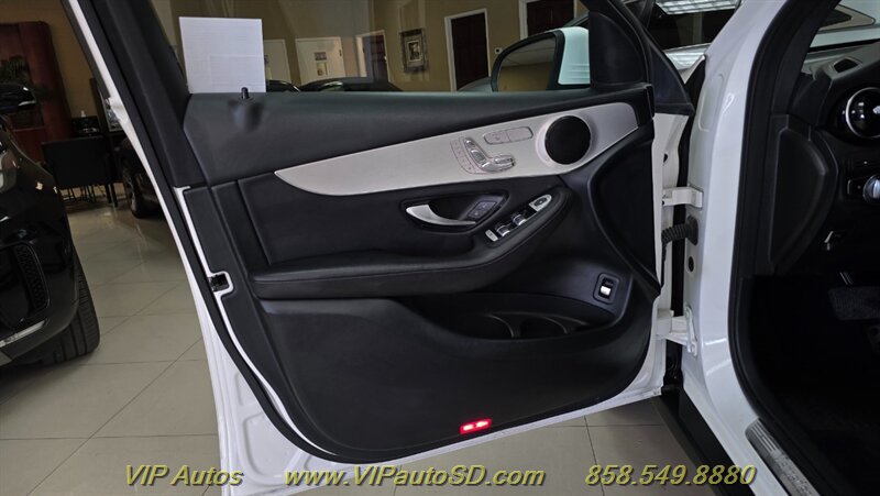 Used 2019 Mercedes-Benz GLC 300 4MATIC image 11
